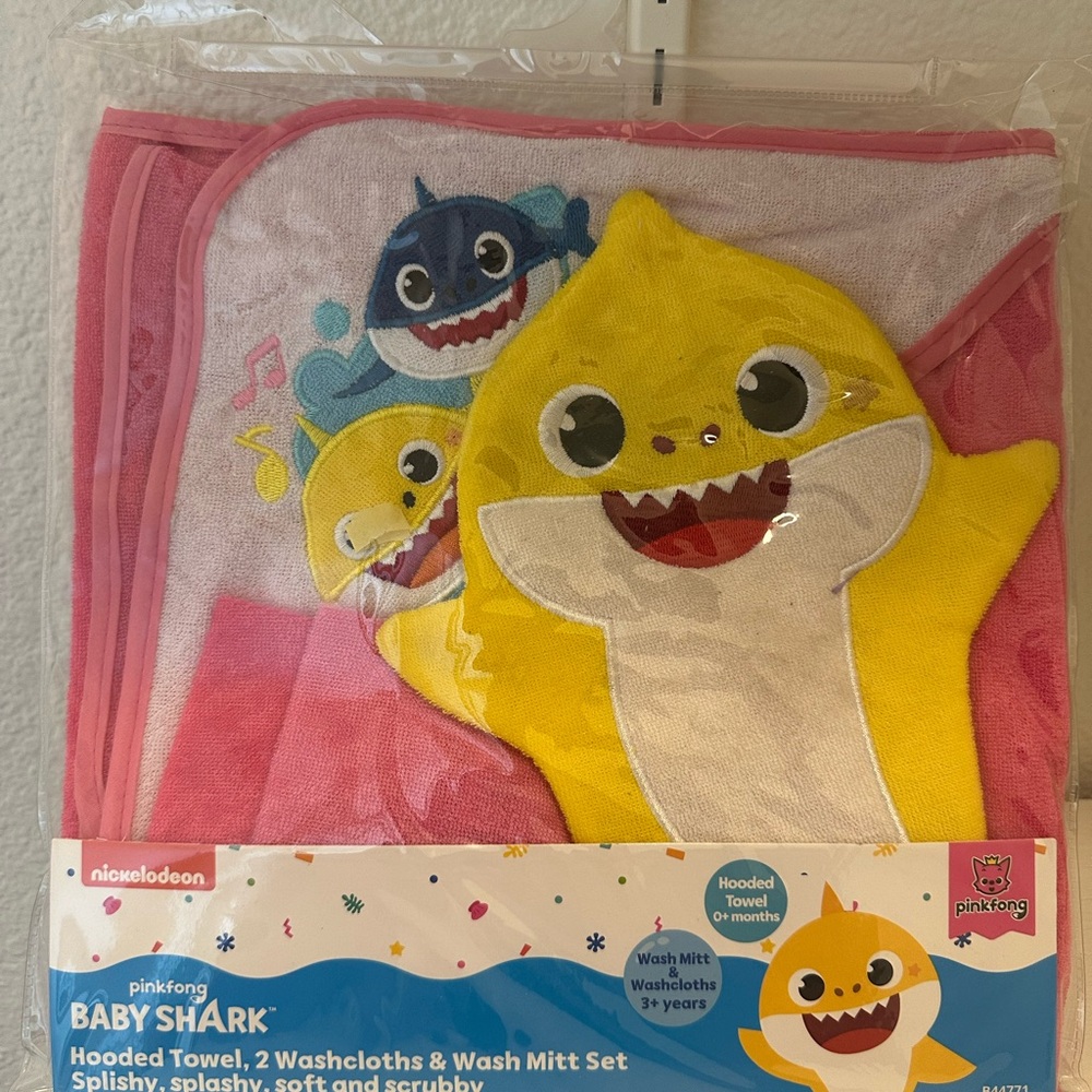 Nickelodeon Baby Shark Hooded Towel Set - Yellow & Pink